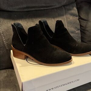 Steve Madden Black Suede Ankle Boots Sz 7
